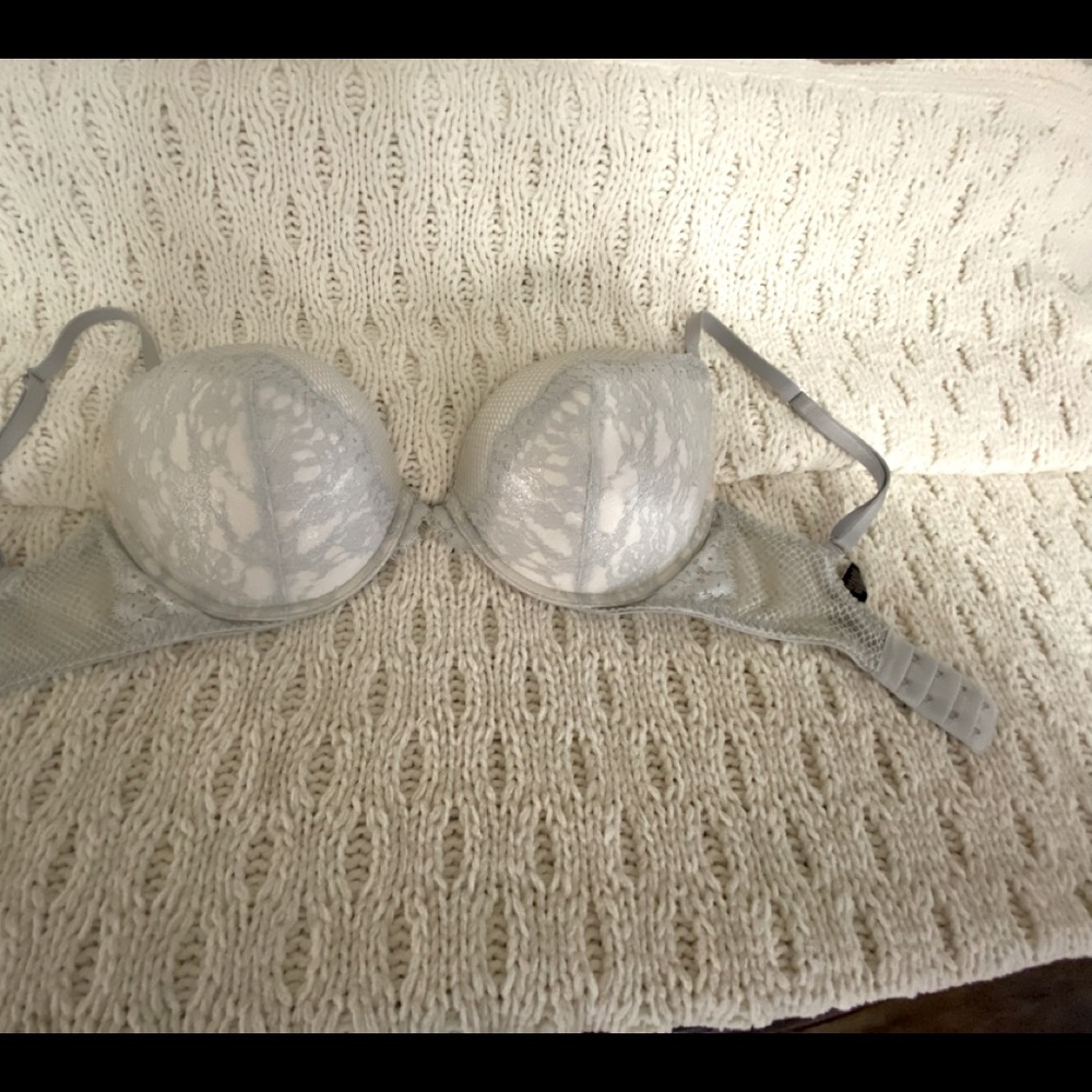 Victoria’s Secret very sexy push-up 32DDD(F) white